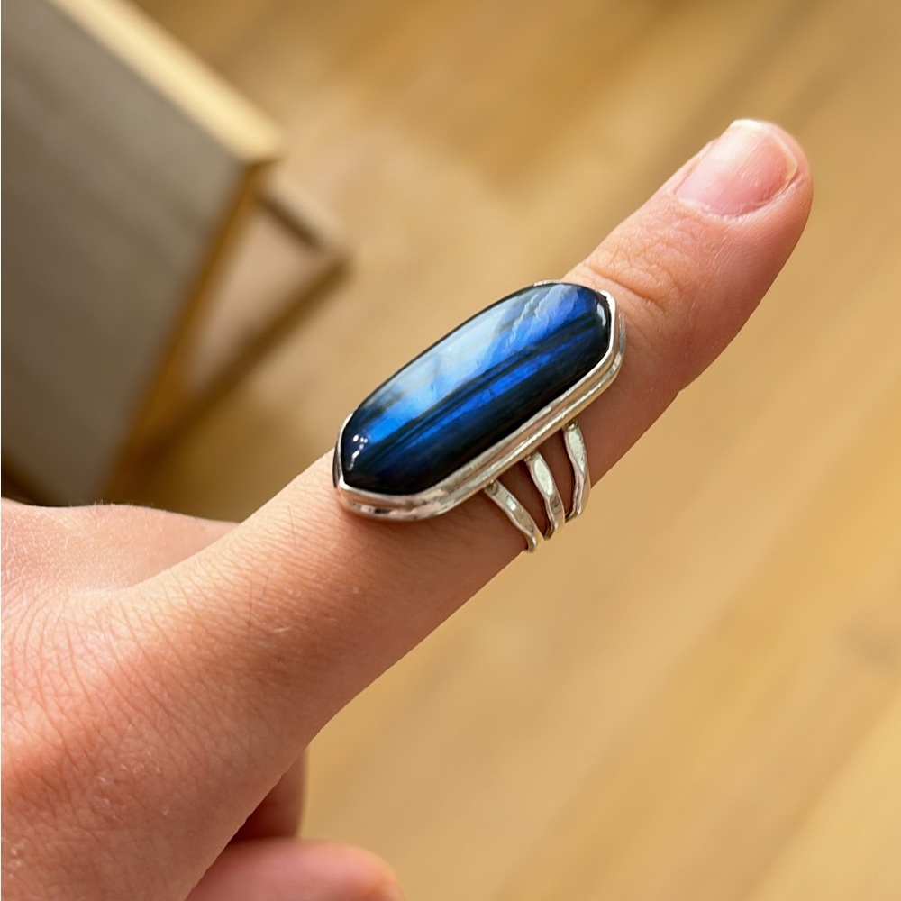 LABRODITE RING